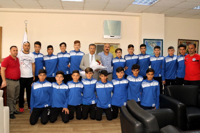 Şampiyon Sporculardan Başkan Pamuk’a Ziyaret