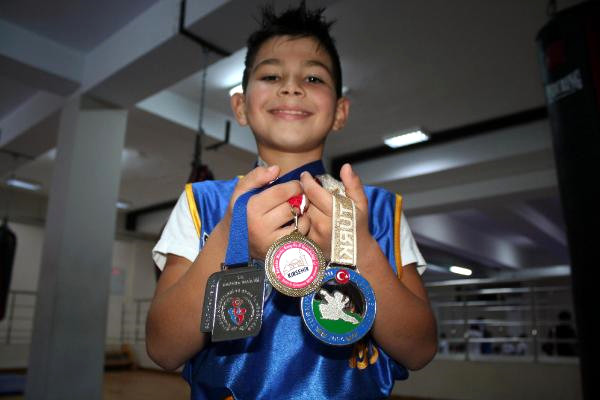 9 Yaşında 3 Şampiyonluk Yaşadı