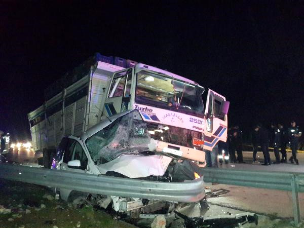 Kamyon, Polis Aracı ve Otomobile Çarptı: 3’ü Polis 6 Yaralı