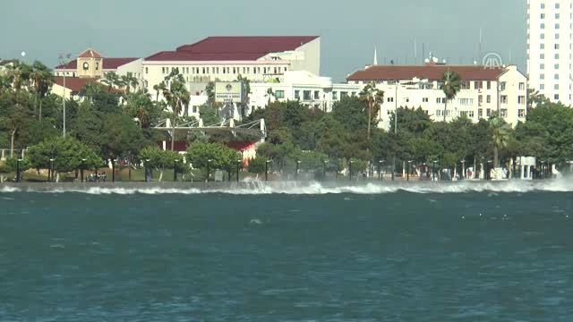 Mersin’de Kuvvetli Rüzgar