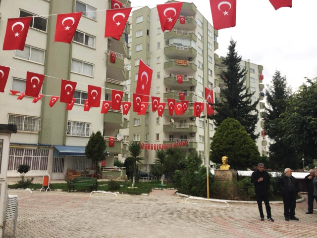 Mersin’deki Şehidin Evi Bayraklarla Donatıldı
