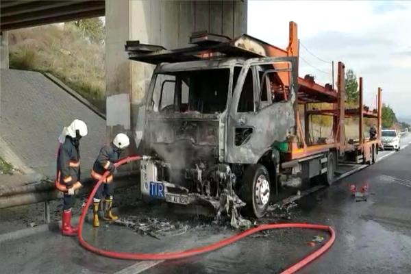 Tır Otobanda Alev Aldı