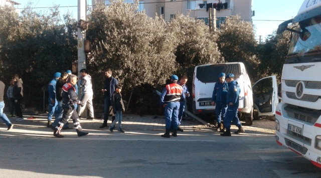 Mersin’de Askeri Araç Kaza Yaptı: 4’ü Asker 5 Yaralı