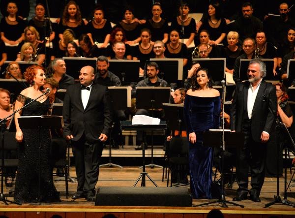Senfonik Neşet Ertaş Türkülerine Kapalı Gişe İlgi