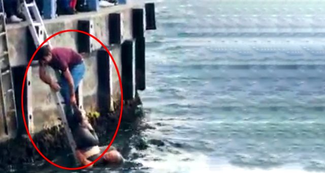 Galata Köprüsü’nde intihara kalkışan turisti, başka bir turist kurtardı! Nefes kesen anlar kamerada