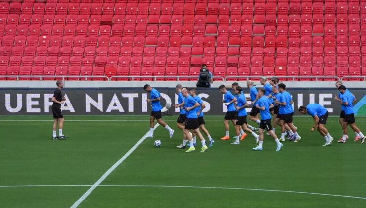 İzlanda, A Ulusal Futbol Grubu ile müsabaka için hazır
