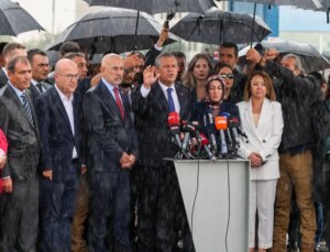 Özgür Özel: Mahkeme Işık Süratiyle Karar Veriyor