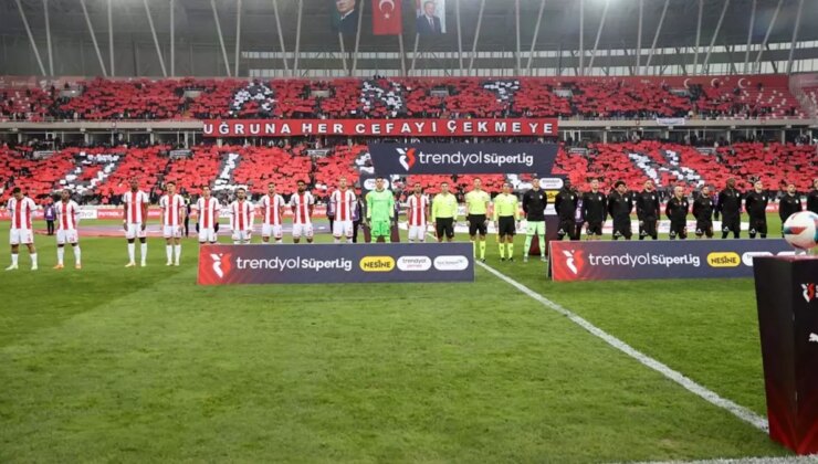 Galatasaray maçında korkutan sakatlık: Futbolcuyu hastaneye kaldırdılar